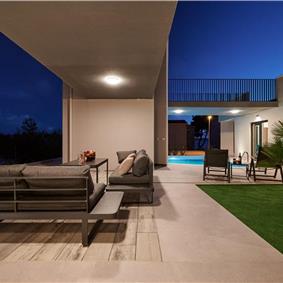 6 bedroom villa with heated pool near Omis, sleeps 12